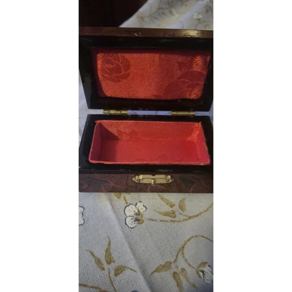 Vintage‎ Asian Inlaid Jewelry Trinket Box Birds Cranes Red Lined
